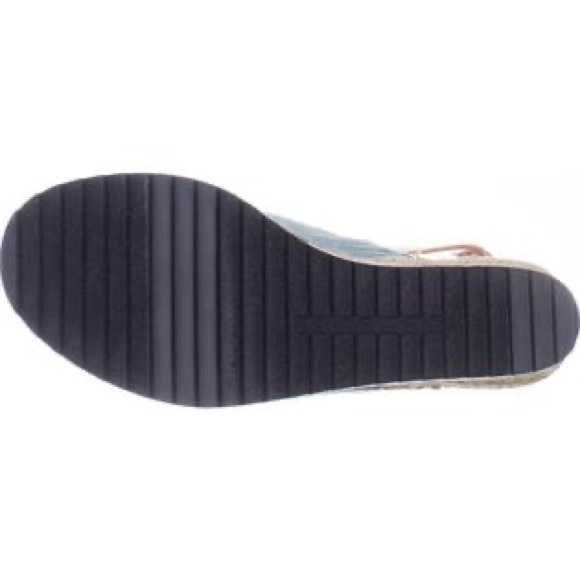 Tommy Hilfiger women shoes new color blue size 8,5 - Picture 2 of 5